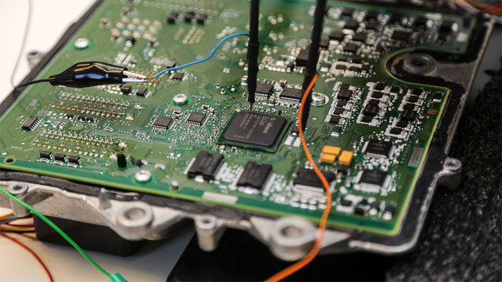 عیب‌یابی و تعمیر ecu چه مراحلی دارد و چگونه انجام می شود؟